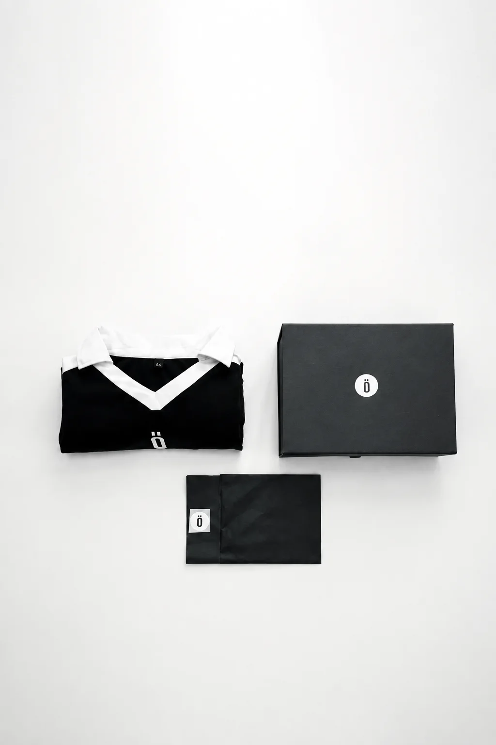 001_the_athlete alongside its presentation box and packaging